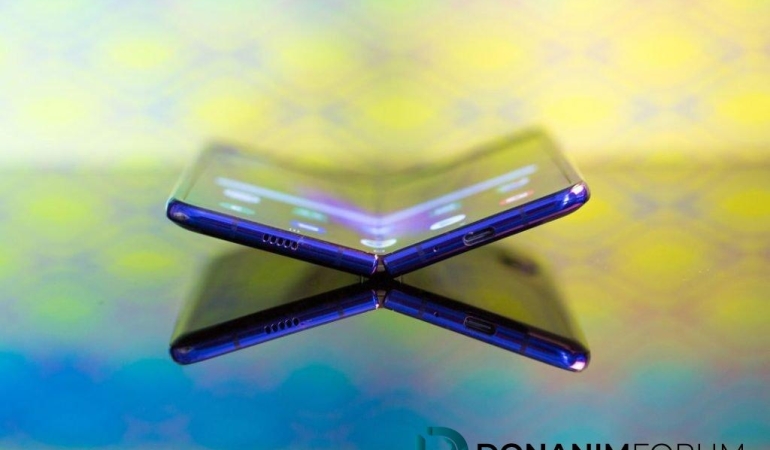 Samsung Z Fold 2 5G Video Teaser Sızdırıldı, 360 Derecelik Bir Görüntü Ortaya Çıktı
