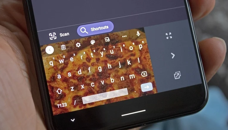 Google Gboard’un Bilinmeyen Tek Elle Yazma Özelliği