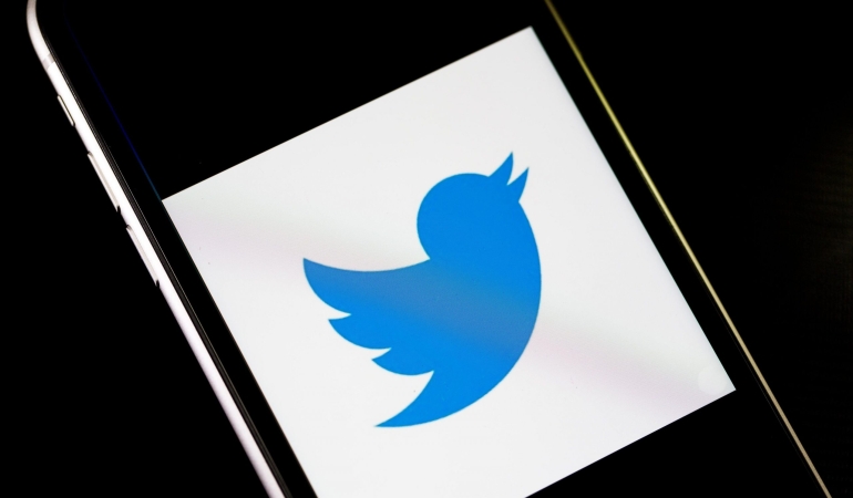 Twitter, Süreçte Grup Oluşturmadan Birden Çok Doğrudan Mesaj Gönderme Yeteneğini Test Ediyor