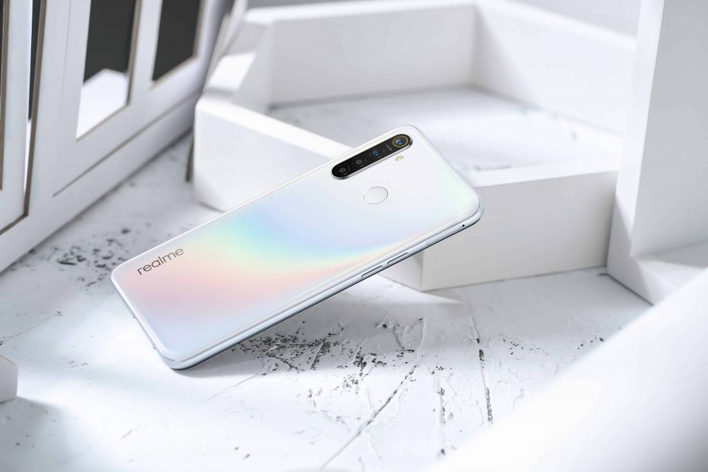 Realme-5-Pro-Chroma-White-b