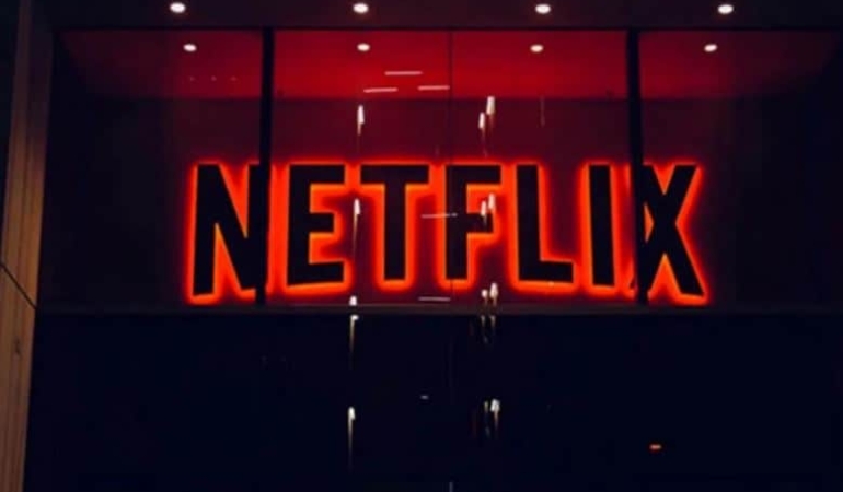 Rusya, devlet TV kanalları sunmak için Netflix gibi akış servislerini zorunlu hale getiriyor