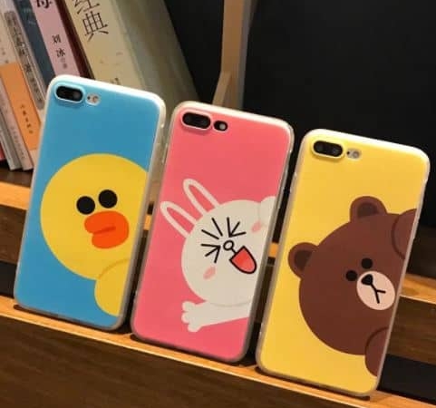 Telefonları Sürünerek Şarj Etmeye Götürüp Getiren İlginç Telefon Kılıfı!
