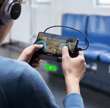 Anker PowerCore Play 6K, iOS Ve Android İçin Bir Oyun Denetleyicisi, Fan Ve Güç Bankasıdır!