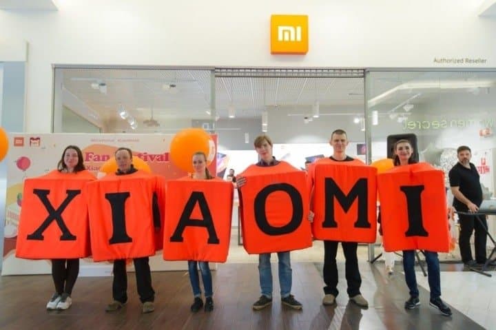 Xiaomi ,Mi 10T Serisinin Neden LED Panel Yerine LCD Kullandığını Açıklıyor