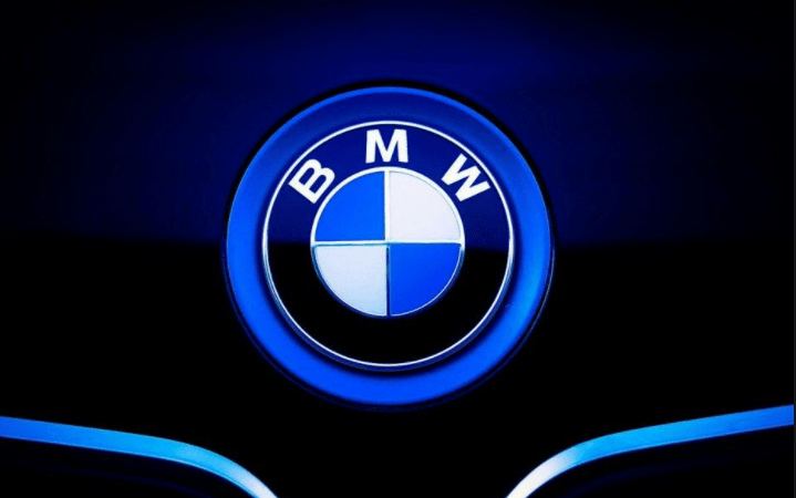 BMW, Markasının En Güçlü Motosikleti M1000RR’yi Tanıttı!