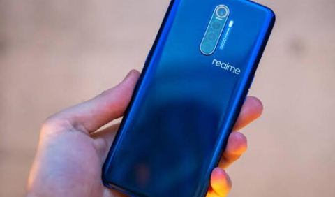Realme’den telefonlarda bulunan adaptör hakkında gönderme!