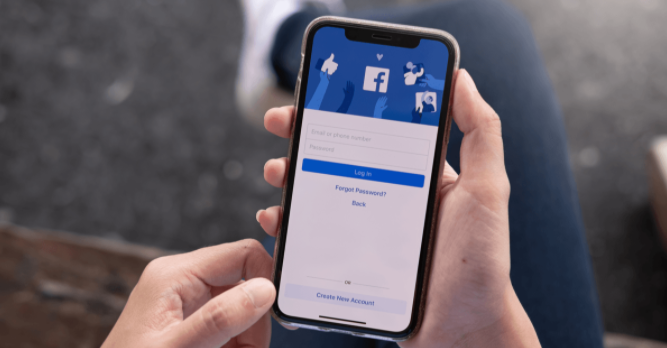 Facebook, platformundaki ırkçılık vakalarıyla nasıl başa çıktığına ışık tutuyor