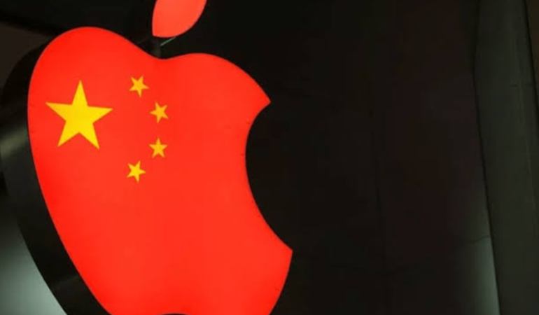 Apple ve Çin Birlik Olup Uygulama Avı Başlattı