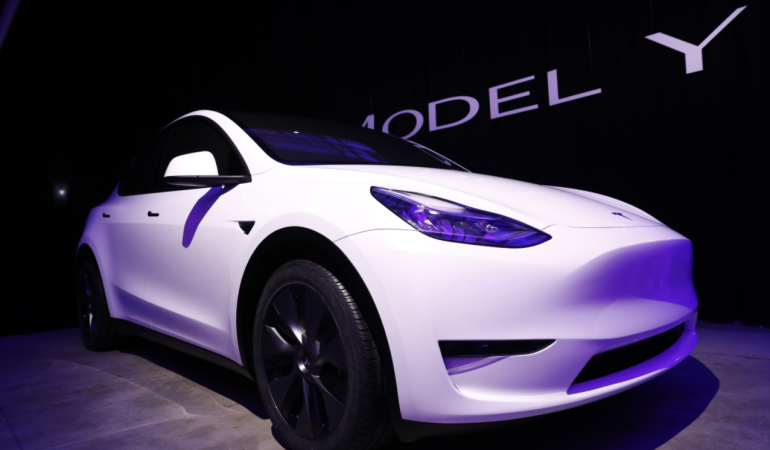 Tesla’nın En Ucuz Otomobili Satışa Çıkarıldı!