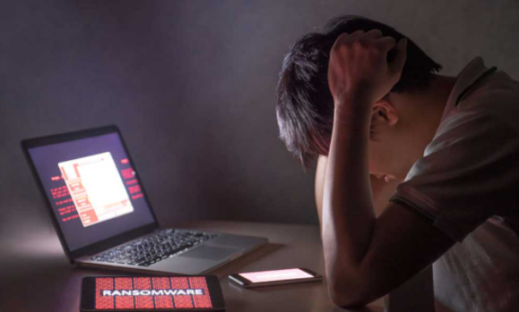 İngiltere’de Öğrencilere Dağıtılan Laptoplarda Virüs Var Mı?