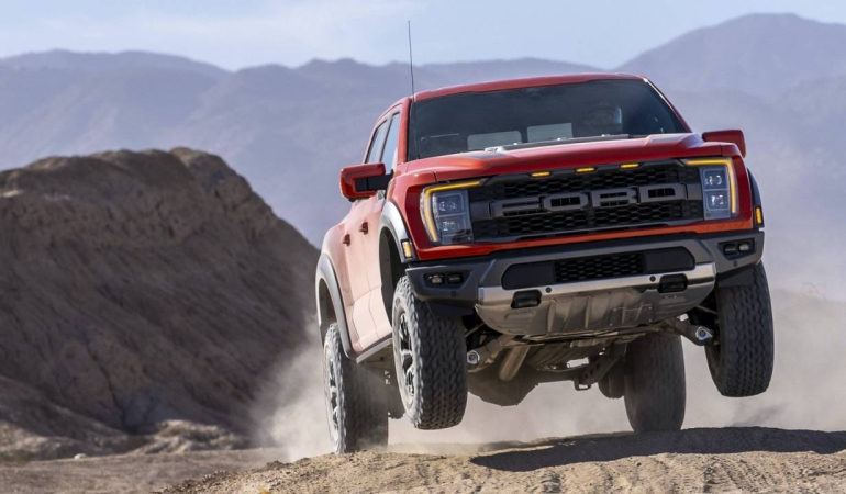 Ford F-150 Raptor R V8 geliyor ve sorularımız var