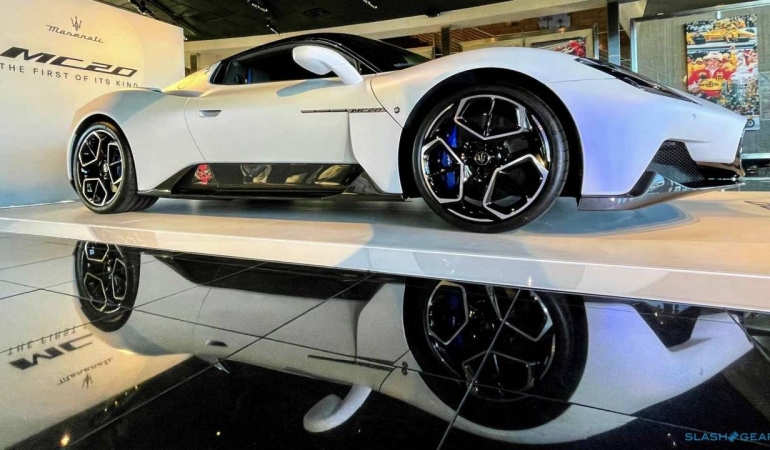 Maserati Grecale SUV, Modena fabrikasının önünde görüntülendi