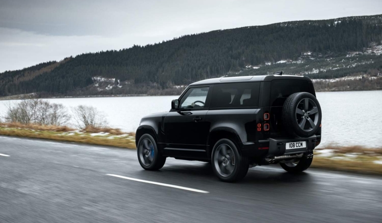 2022 Land Rover Defender V8, 518 hp’yi SUV simgesine getiriyor