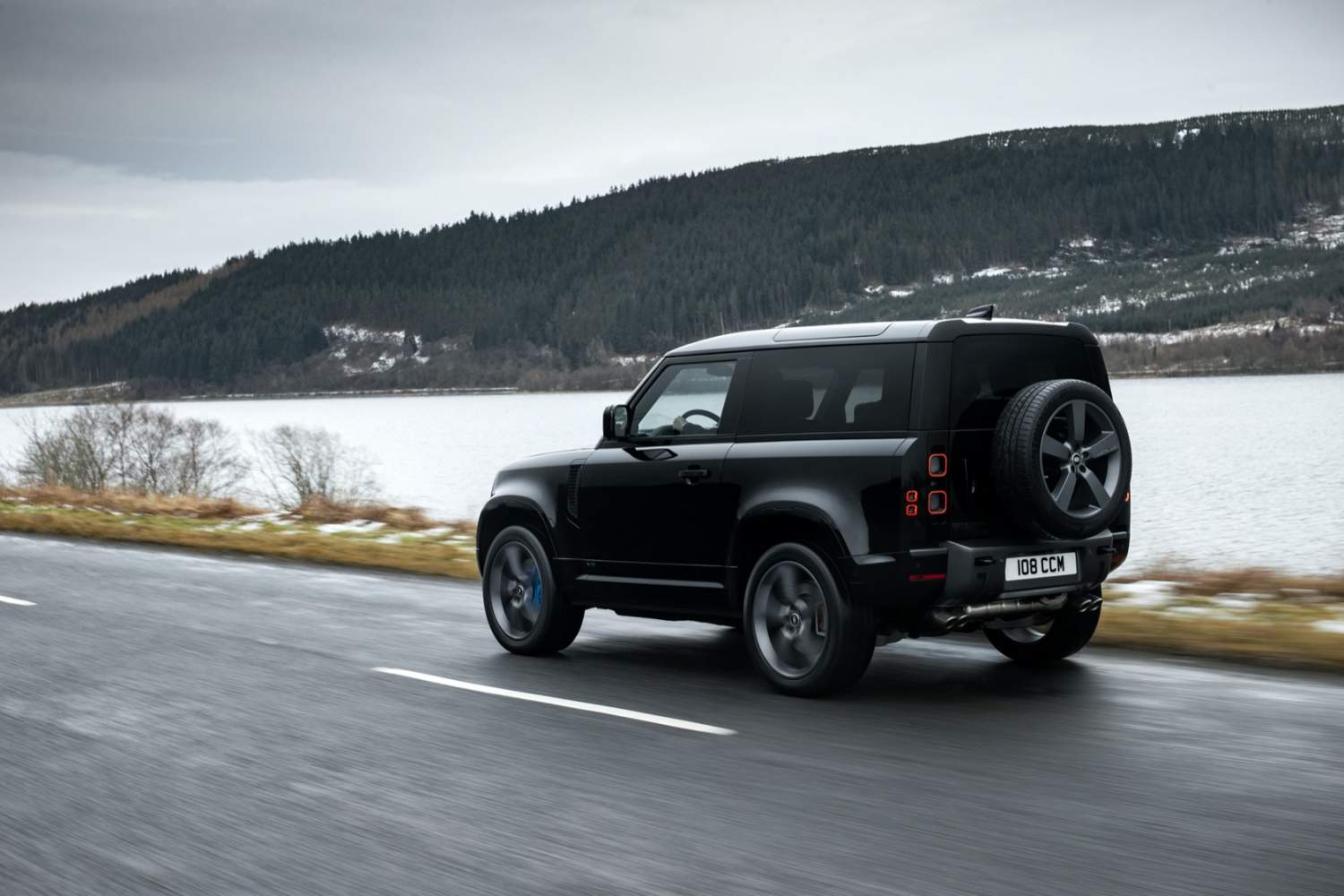 2022 Land Rover Defender V8, 518 hp’yi SUV simgesine getiriyor 2021


