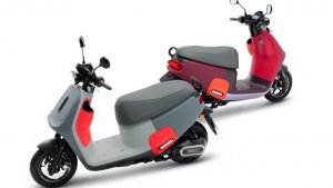 Gogoro VIVA MIX, 6 saniyelik pil değişimine sahip alacalı bir e-scooter