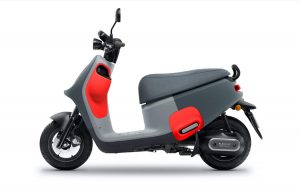 Gogoro VIVA MIX, 6 saniyelik pil değişimine sahip alacalı bir e-scooter