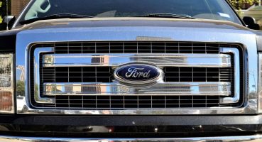 Ford, eski kamyonlar ve yeni Bronco Sport’u hatırlatıyor