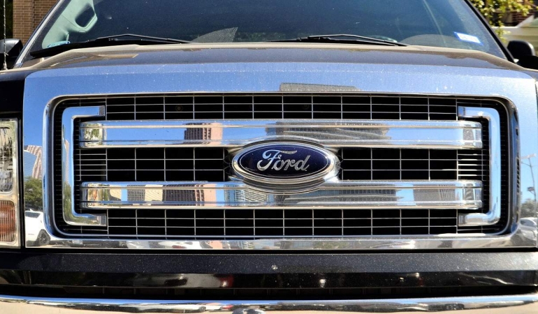 Ford, eski kamyonlar ve yeni Bronco Sport’u hatırlatıyor