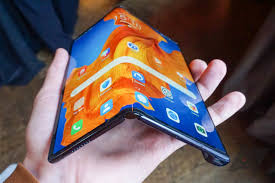 Huawei Mate X2, Samsung’unkinden farklı katlanabilir bir tasarımla yakında piyasaya çıkacak
