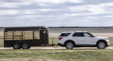 2021 Ford Explorer King Ranch, kahverengi deri ve Batı cazibesini andırıyor