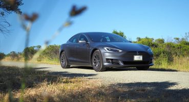 Tesla, elektrikli otomobilleri dokunmatik ekran çarpışma riski üzerinden hatırlıyor