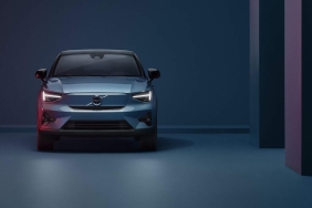 08-Volvo_C40Recharge_studio_front