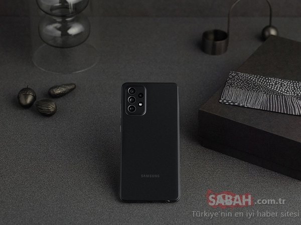 Samsung Galaxy A52, 25W hızlı şarjı desteklemesine rağmen 15W şarj cihazıyla birlikte gelir