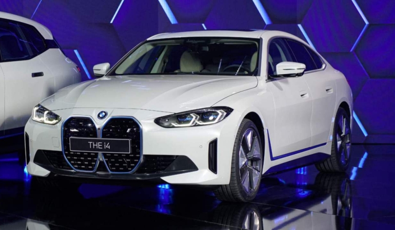 2022 BMW i4 tamamen elektrikli sedan, M gücünü makul menzil ile birleştiriyor