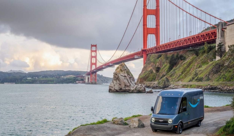 Amazon’un Rivian elektrikli minibüsleri yeni bir şehre ulaşıyor ve zorlu bir meydan okumayla yüzleşiyor