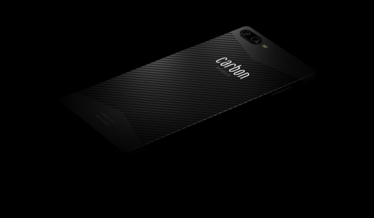 Carbon 1 Mark II adlı soğuk karbon fiber akıllı telefon son derece hafiftir