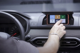 dacia-sandero-media-control-smartphone-infotainment-system-1