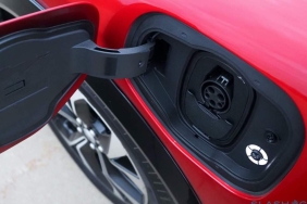 2021-ford-mustang-mach-e-25-1280x720
