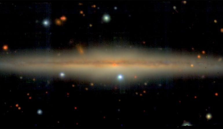 Gökbilimciler galaxy UGC 10738’in enine kesitine bakıyor