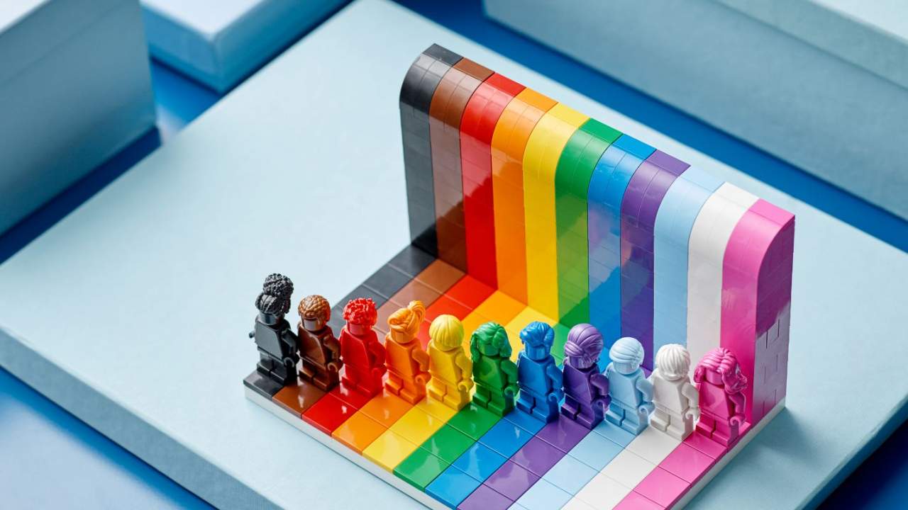 lego_diversity_lgbt_main-1280x720 (1)