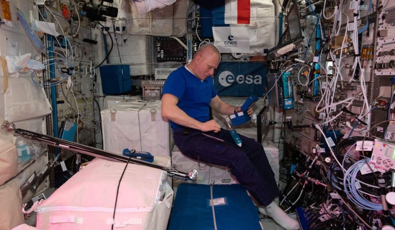 ISS araştırmacıları, CRISPR/Cas9 genom düzenlemesini kullanarak uzayda DNA’yı onardı