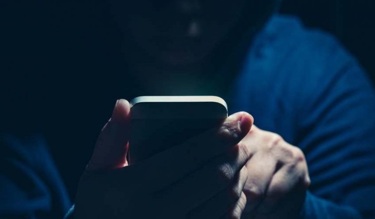 Telefonunuz Gerçekten Sizi Dinliyor mu? Peki, zorunda değil