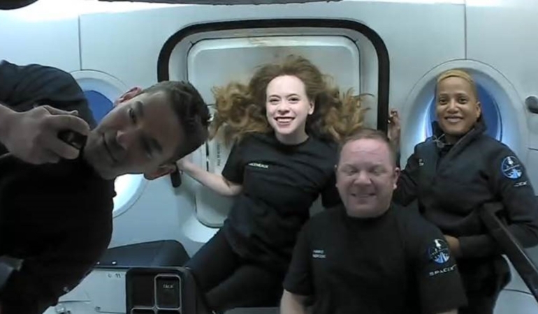 SpaceX’in Uzaya Göndermiş Olduğu Dört Turistten İlk Fotoğraflar.