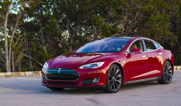 Tesla, Herkesin Beklediği Tam Otonom Sürüş Özelliğinin Beta Sürümünü Yayınladı: İşte İlk Deneyimler