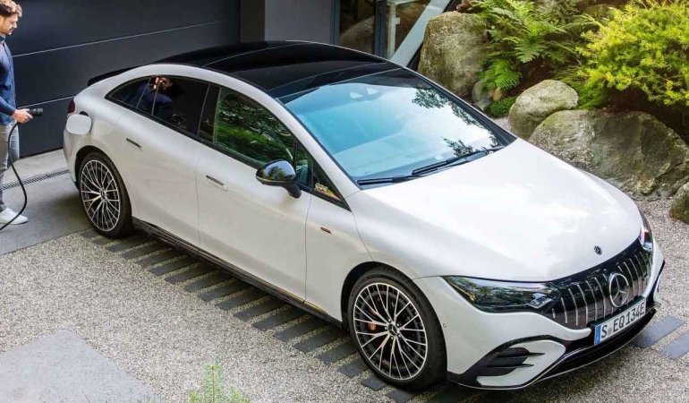 Şahane Ötesi Elektrikli Mercedes AMG EQE Tanıtıma Girdi