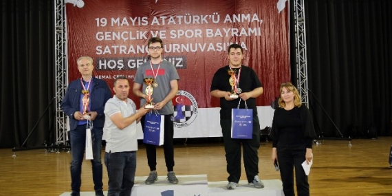 19 Mayıs Satranç Turnuvası’nda Ödüller Sahiplerini Buldu