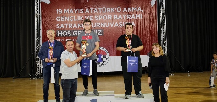 19 Mayıs Satranç Turnuvası’nda Ödüller Sahiplerini Buldu