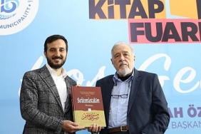 bagcilar-kitap-fuarinin-acilisini-ilber-ortayli-yapti.jpg