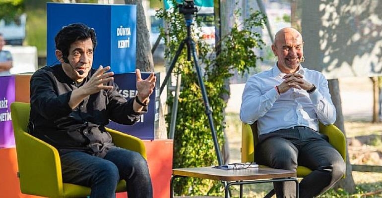 Başkan Soyer ve Okan Bayülgen gençlerle bir araya geldi