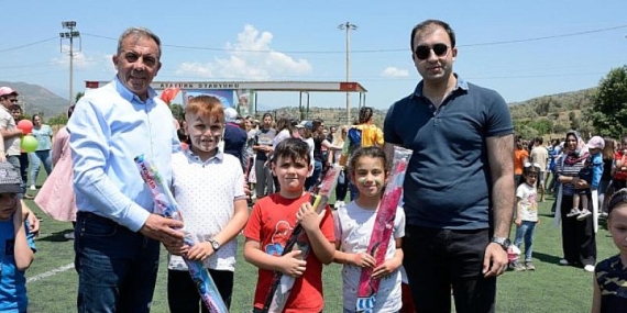 Beydağlı Çocukların Rengarenk Uçurtma Coşkusu