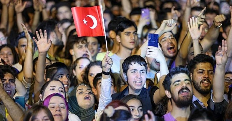 Buca’da Norm Ender ile 19 Mayıs coşkusu