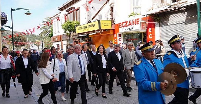 Çeşme’de 19 Mayıs coşkusu