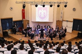 deude-bahar-senlikleri-muhtesem-dinletiyle-basladi.jpg