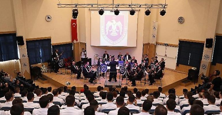 DEÜ’de Bahar Şenlikleri muhteşem dinletiyle başladı