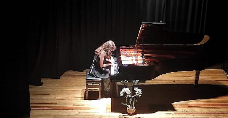 Fatma Ege Ergün İzmir’de ilk konserini Müziksev de verdi
