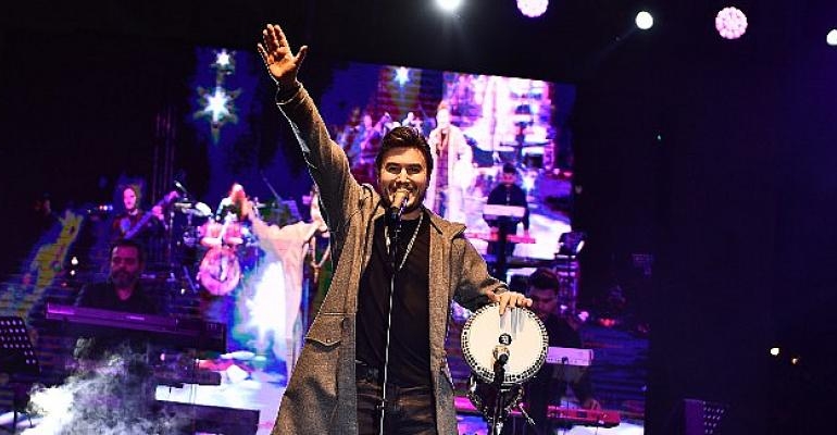 Gençler, Bayramlarını Mustafa Ceceli İle Kutladı